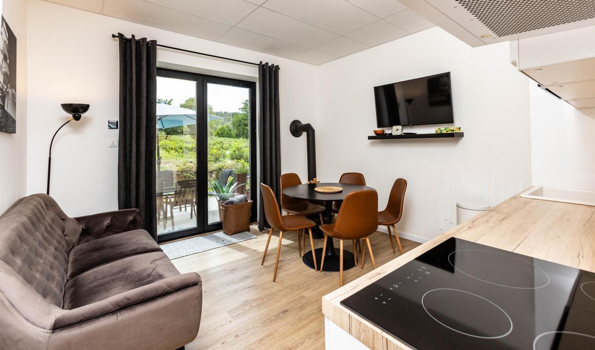 Stylish Apartment With Free Parking Зволен Экстерьер фото