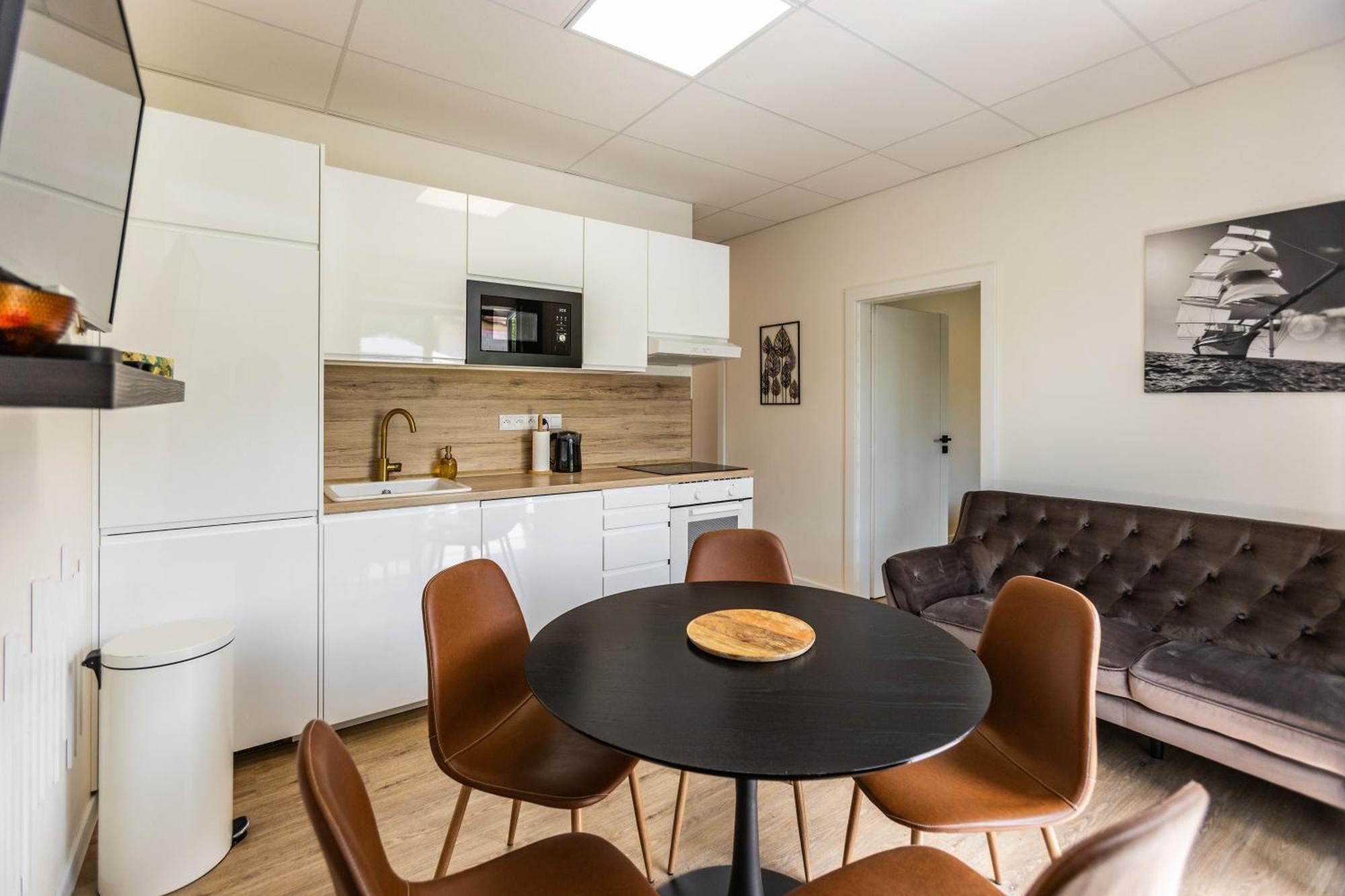 Stylish Apartment With Free Parking Зволен Экстерьер фото