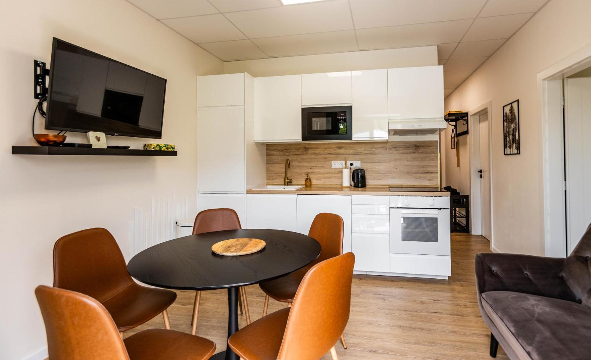 Stylish Apartment With Free Parking Зволен Экстерьер фото
