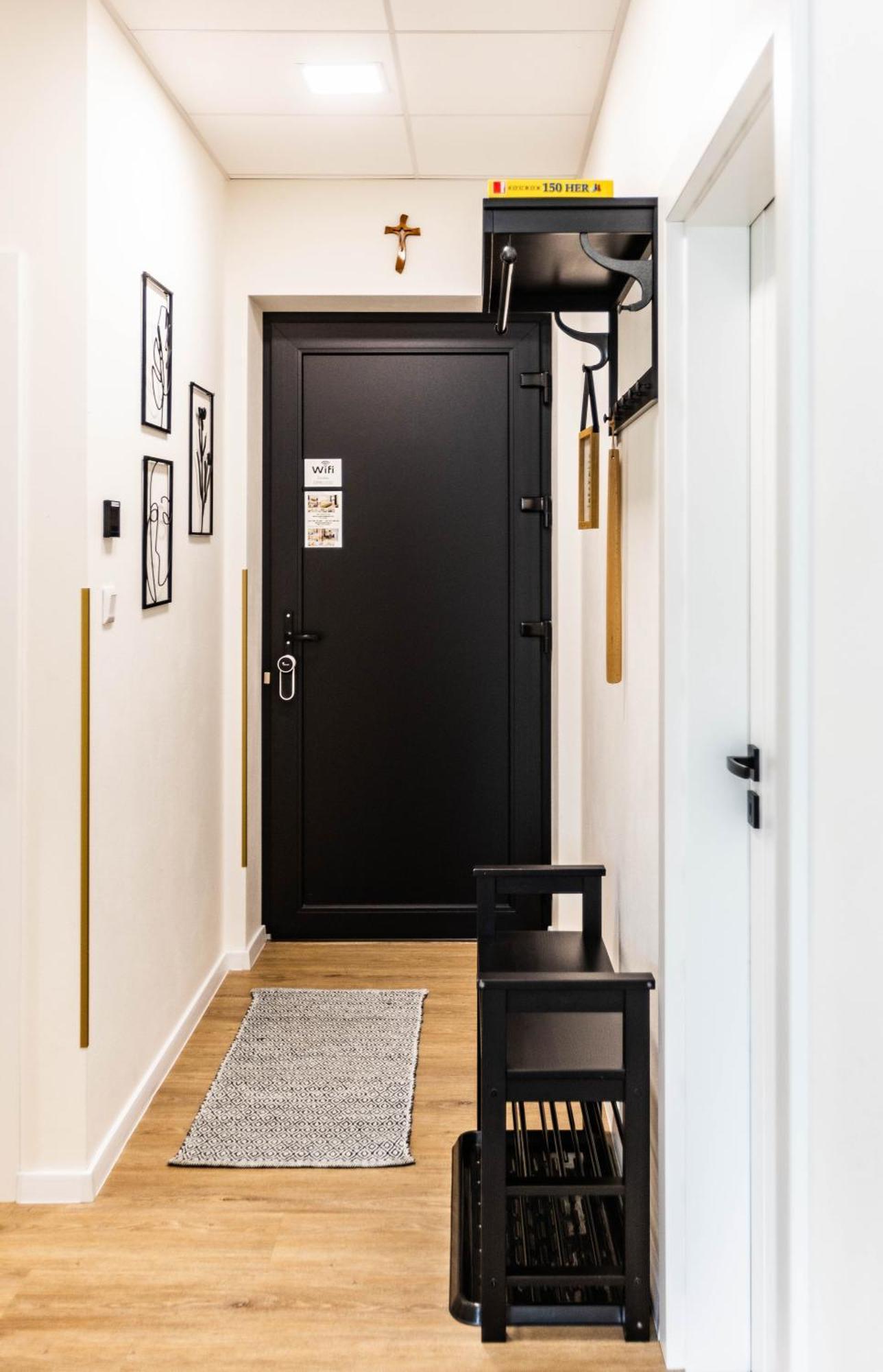 Stylish Apartment With Free Parking Зволен Экстерьер фото